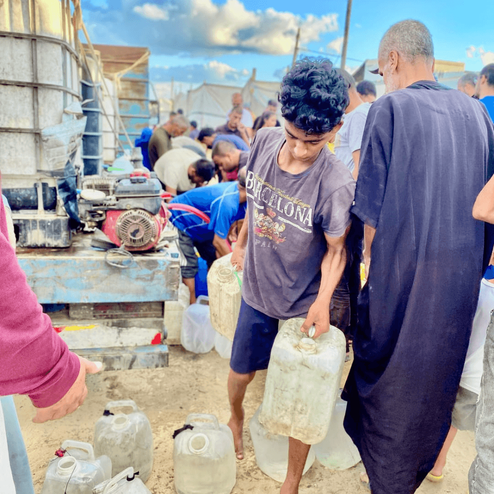 Distribution d'eau aux familles